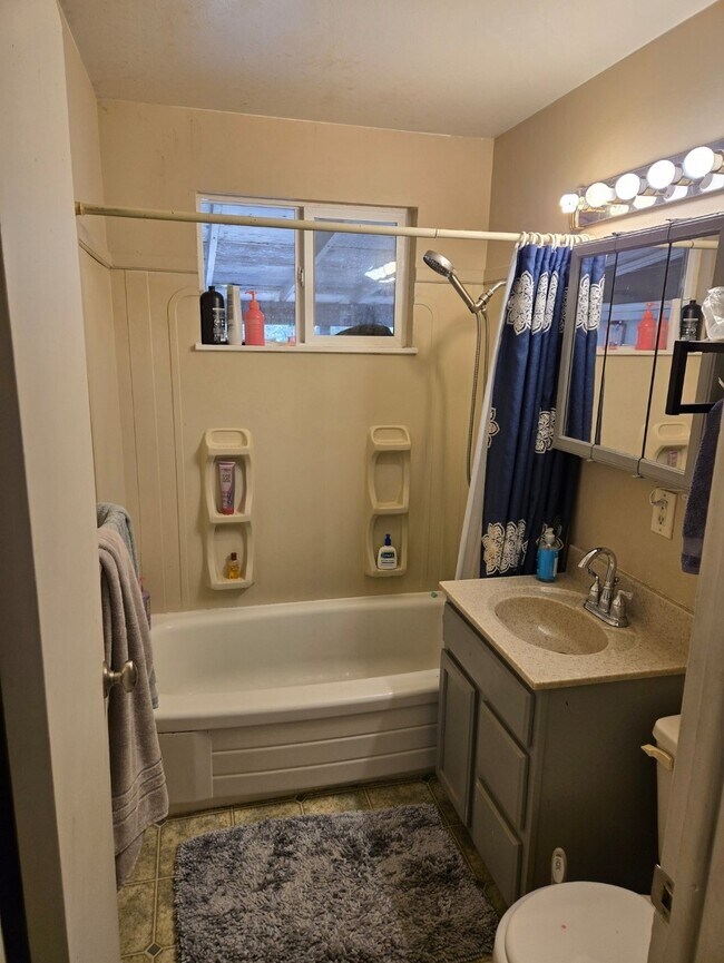Building Photo - 1104 Castlerock Dr