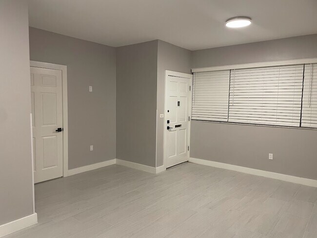 Building Photo - 1400 SW 27th Ave