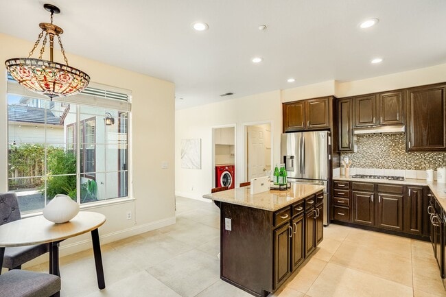 Building Photo - Comfortable and nicely upgraded home for r...
