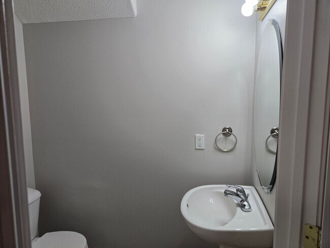 Building Photo - 1092 Winding Oak Trail