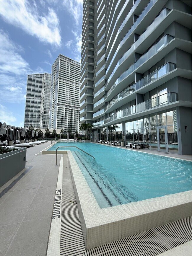 Building Photo - 77 SE 5th St