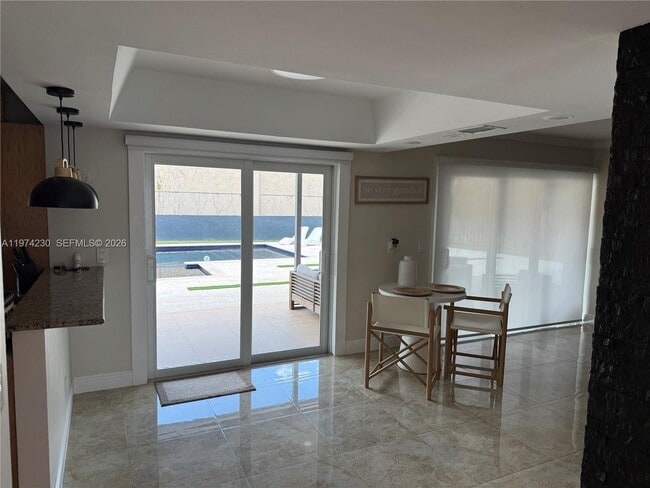 Building Photo - 6951 W Wedgewood Ave