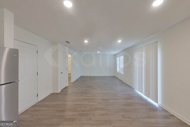 Building Photo - 109 Flat Rock Ml Trl