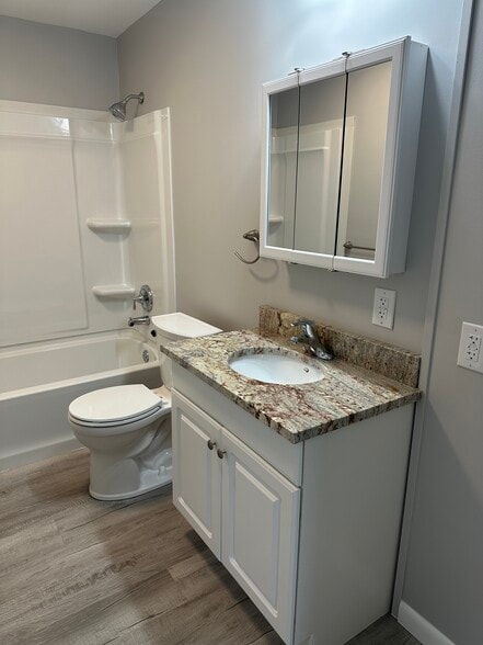 Building Photo - 1026 Chestnut St