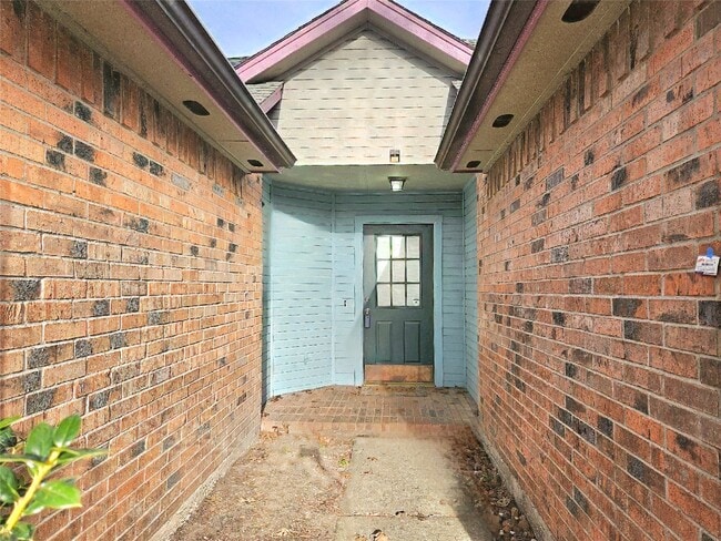 Building Photo - 13814 Dentwood Dr