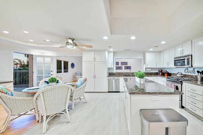 Building Photo - 1185 Tamarack Ave