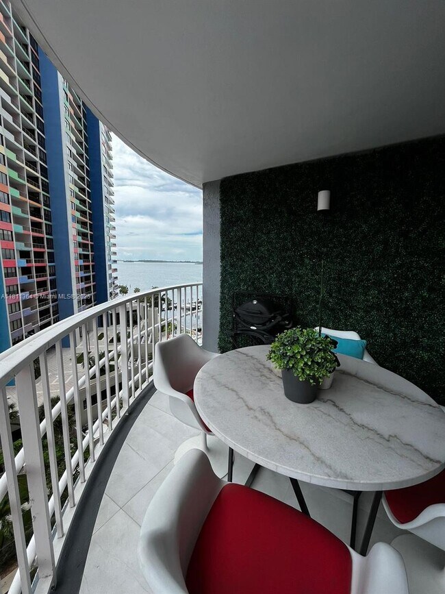 Building Photo - 1627 Brickell Ave