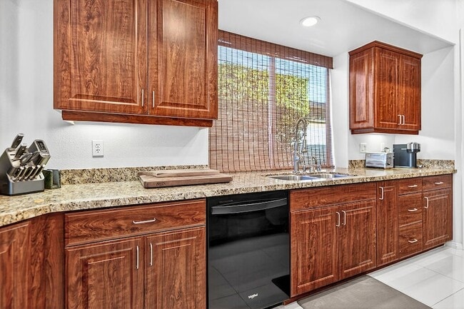 Building Photo - 5 Curie Ct