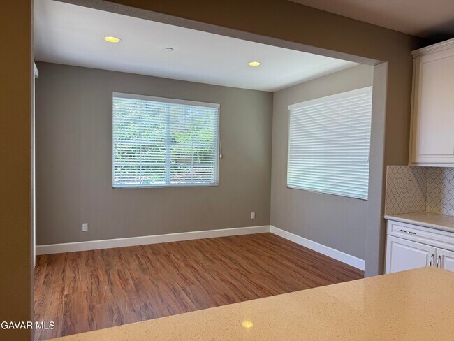 Building Photo - 37434 Butternut Ln