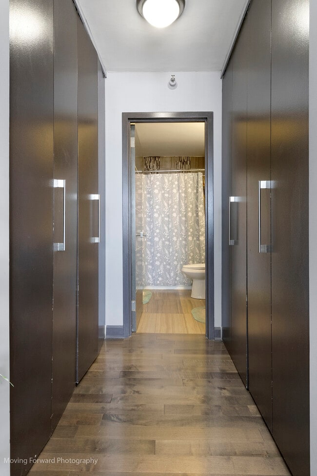 Building Photo - 10 E Ontario St