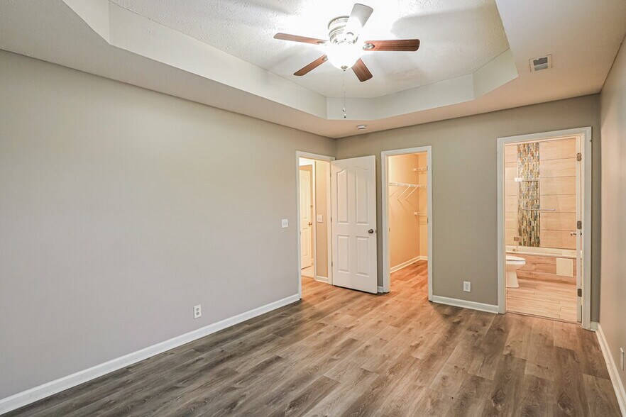 Building Photo - 1043 Tom Hailey Blvd