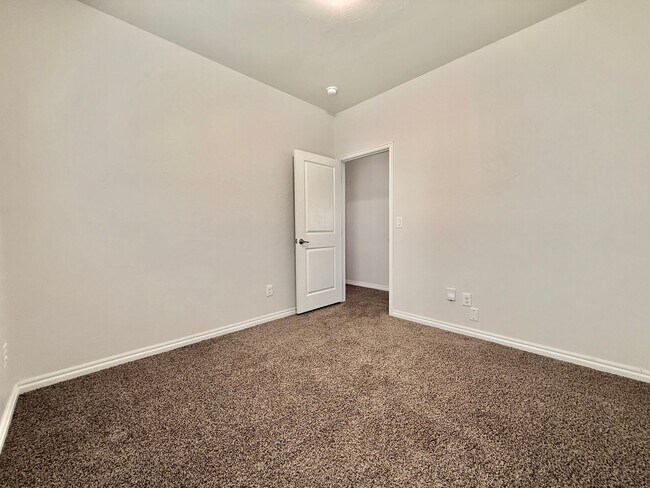 Building Photo - Beautiful 4 Bed 2 Bath in Mustang Schools