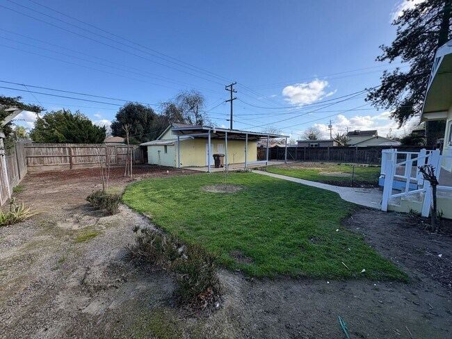 Building Photo - 1424 18th Ave