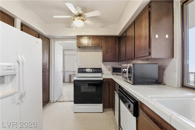 Building Photo - 205 E Harmon Ave