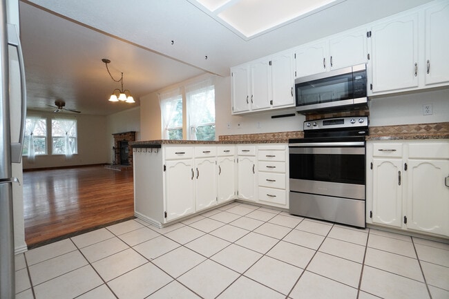 Building Photo - 2569 Camden Ln