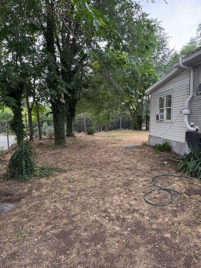 Building Photo - 1216 S 1100 E