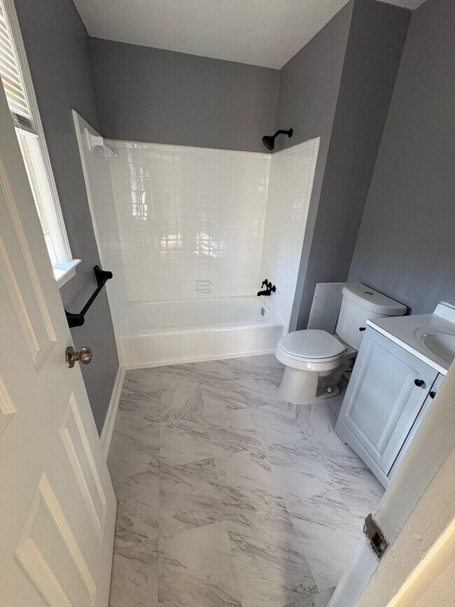 Building Photo - Spacious 4BR House in Lithonia