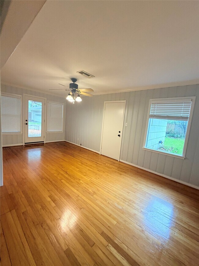 Building Photo - 4833 Hazelton St