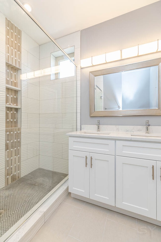 Building Photo - 6632 S Kenwood Ave