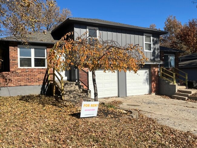 Building Photo - Updated Independence Duplex, Fort Osage SD
