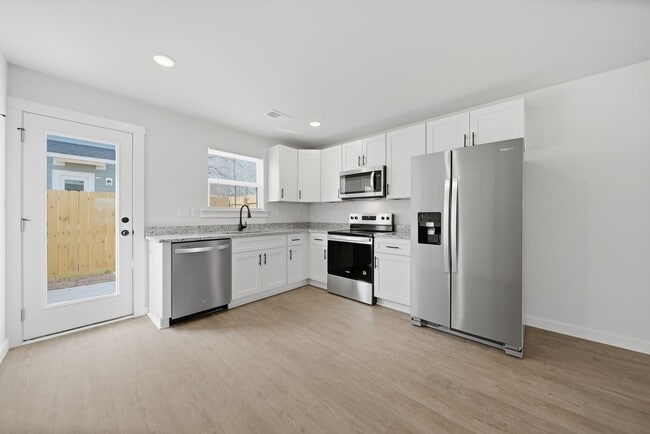 Building Photo - Brand-New 3BR/2.5BA Luxury Duplex in NW Hickory – Spacious, Modern & Move-In Ready!