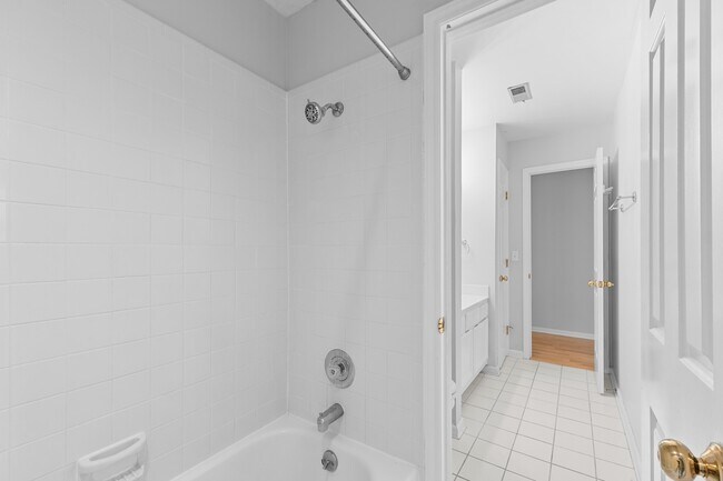 Building Photo - CONVENIENT AND AFFORDABLE