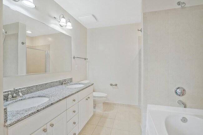 Building Photo - This luxury 2 bedroom condo has phenomenal amenities and is walking distance to the new Potomac Y...