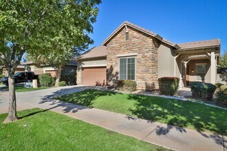 Building Photo - Beautiful Gilbert 4BR/2BA w/ RV Gate, Cove...