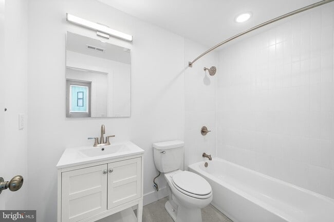 Building Photo - 4324 Lancaster Ave