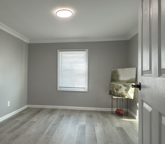 Building Photo - 510 S Sycamore St