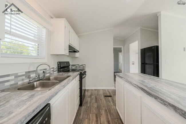 Building Photo - 106 S Pacific Ave