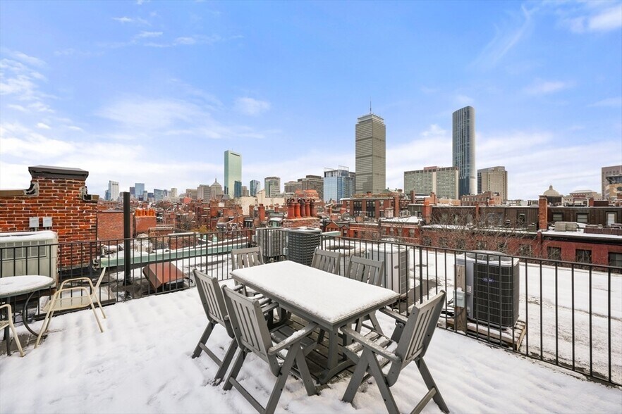 Building Photo - 403 Marlborough St
