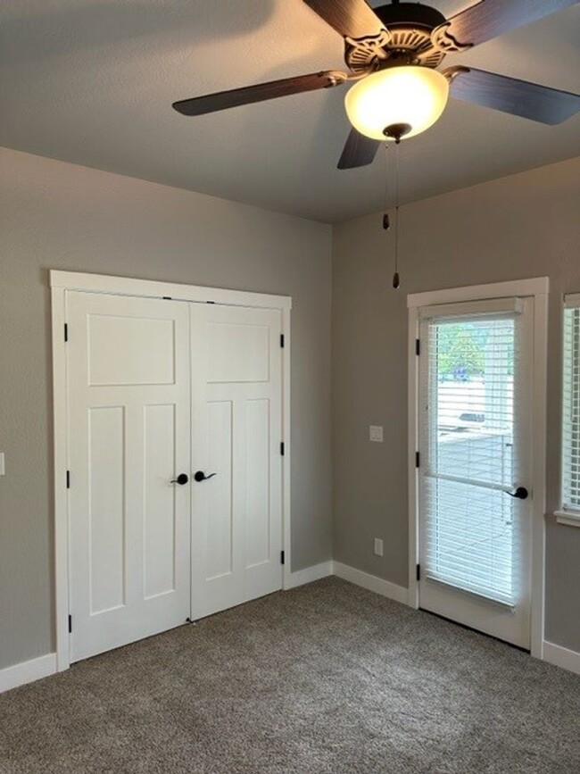 Building Photo - 2 Bedroom 2.5 Bath Townhome in desirable C...