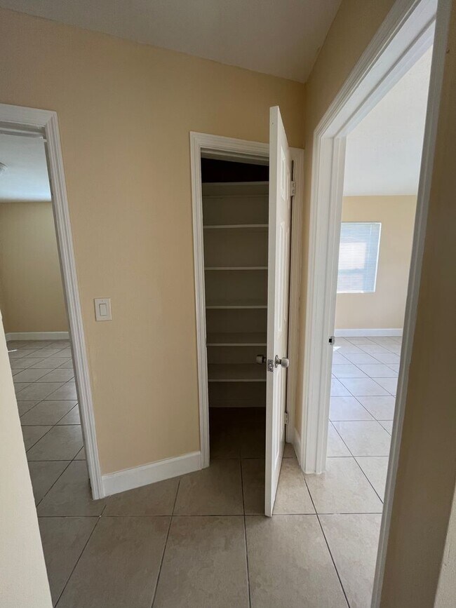 Building Photo - 3 bedroom 2 bath Mangonia Park home for RENT