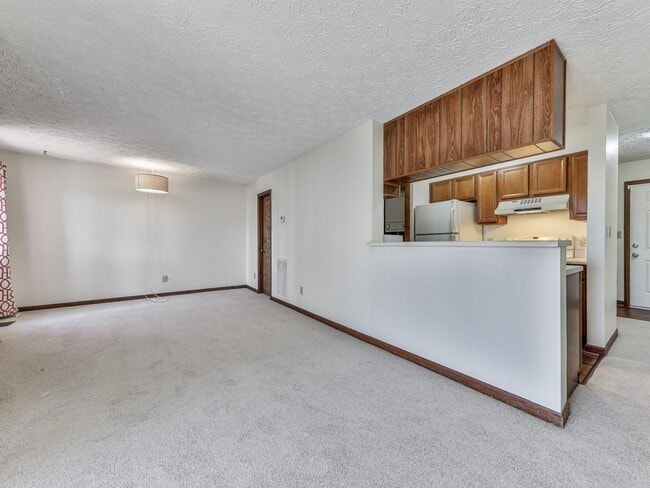 Building Photo - 1101 Fairway Oaks