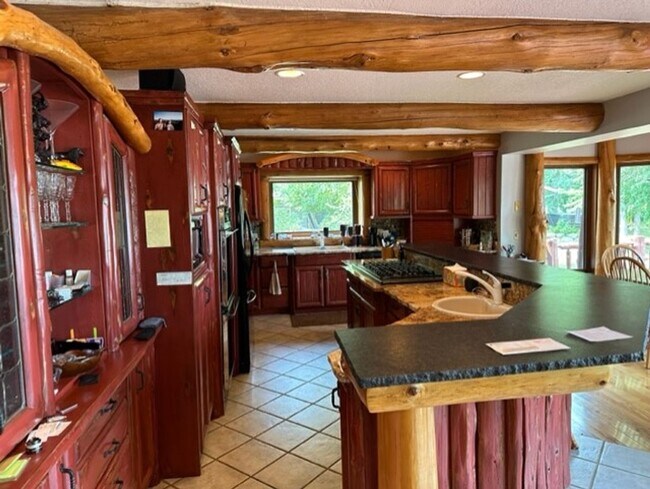 Building Photo - 4 Bedrooms, 3 Bathrooms Fully Furnished La...