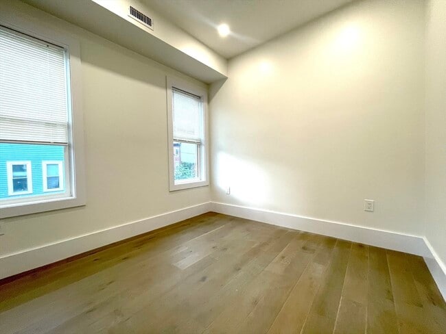 Building Photo - 16 Delle Ave