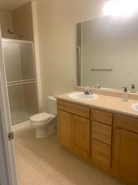 Building Photo - 2803 Kansas Dr