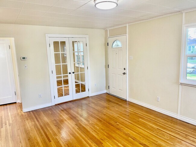 Building Photo - Charming South Hill Home