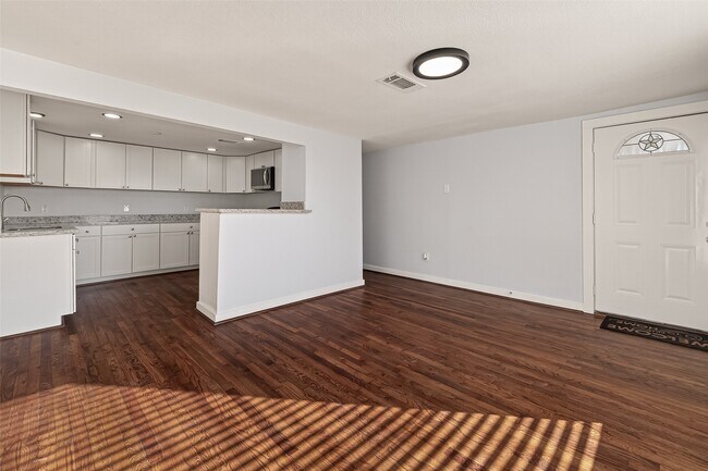 Building Photo - 754 Prosper St