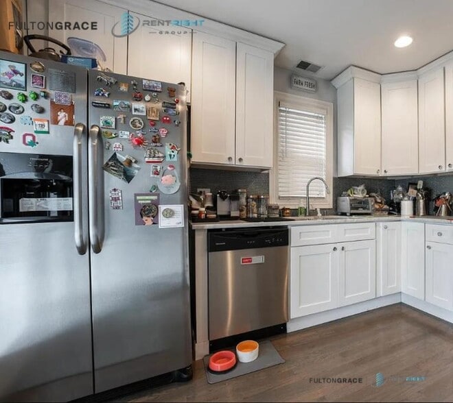 Building Photo - 2651 W Armitage Ave