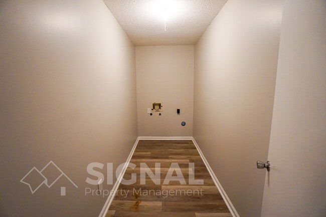 Building Photo - 1312 Winola Ln