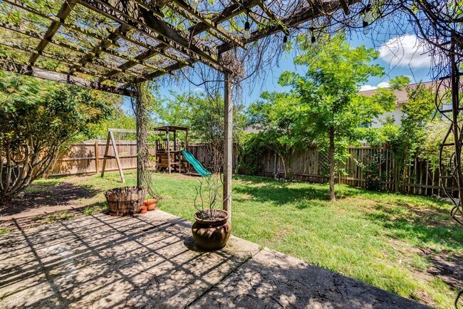 Building Photo - Beautiful Home in Southeast Austin – Pool ...