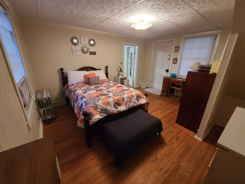 Building Photo - 258 Ann St