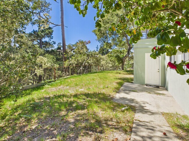 Building Photo - 4 Bedroom family home in Pebble Beach