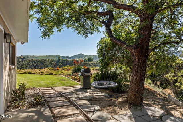 Building Photo - 2075 Linda Flora Dr