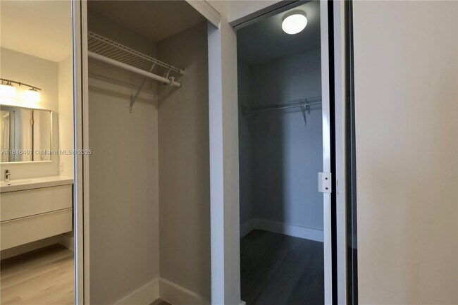 Building Photo - 20515 E Country Club Dr