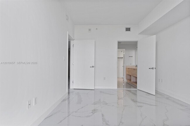 Building Photo - 16385 Biscayne Blvd