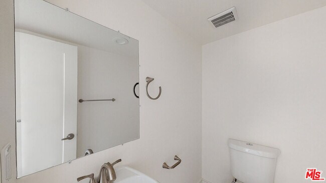 Building Photo - 953 Mariposa Ave