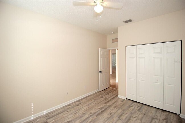 Building Photo - 60 Raintree Cir